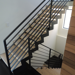 High quality Factory price customized modern design wooden tread straight staircase